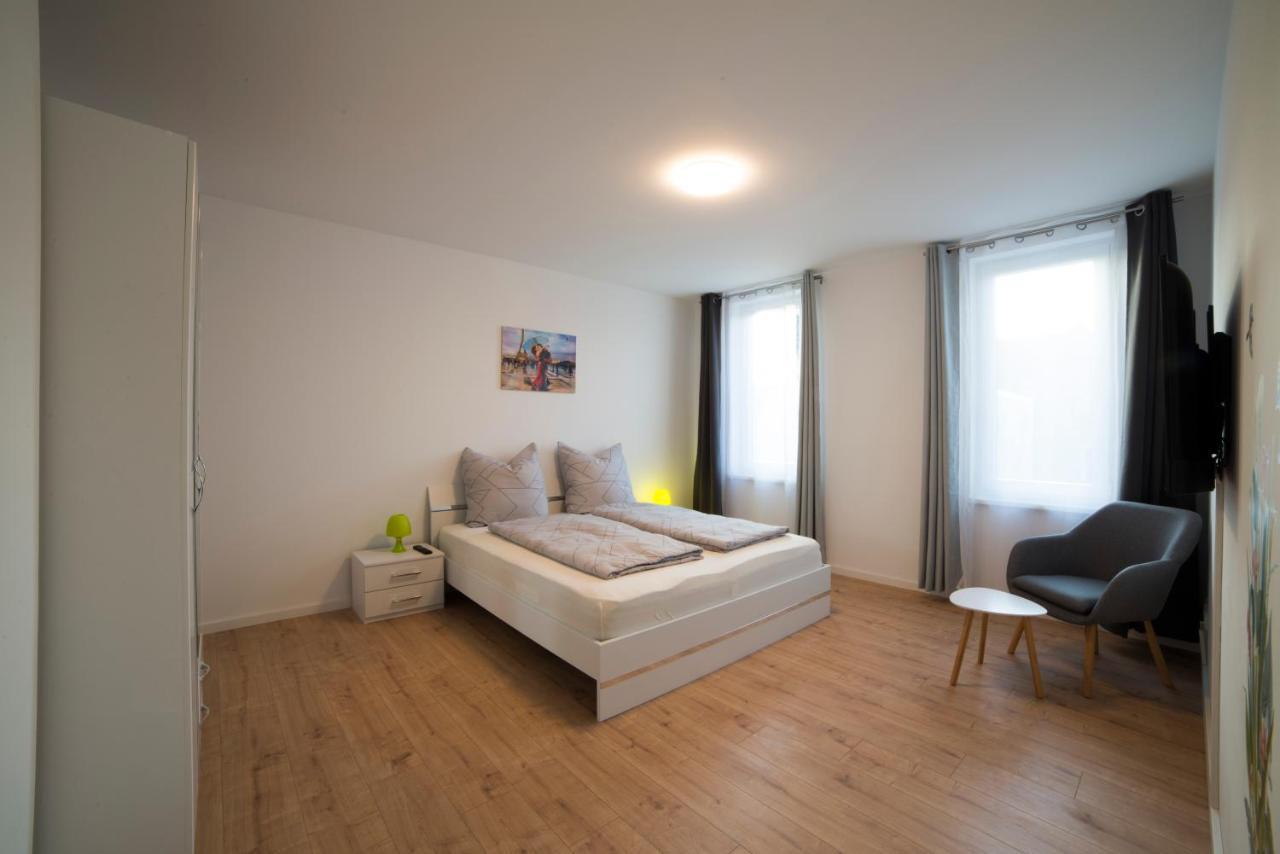 Schoene Ferienwohnung 78M2, 3 Schlafzimmer, 2 Baeder, Zentrumnah, 1Og Erfurt Extérieur photo