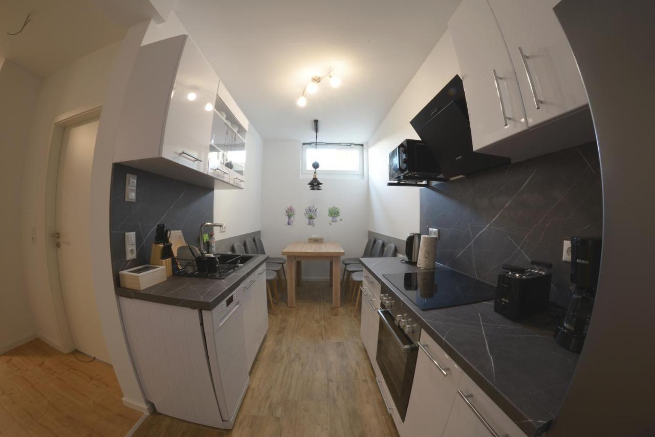 Schoene Ferienwohnung 78M2, 3 Schlafzimmer, 2 Baeder, Zentrumnah, 1Og Erfurt Extérieur photo