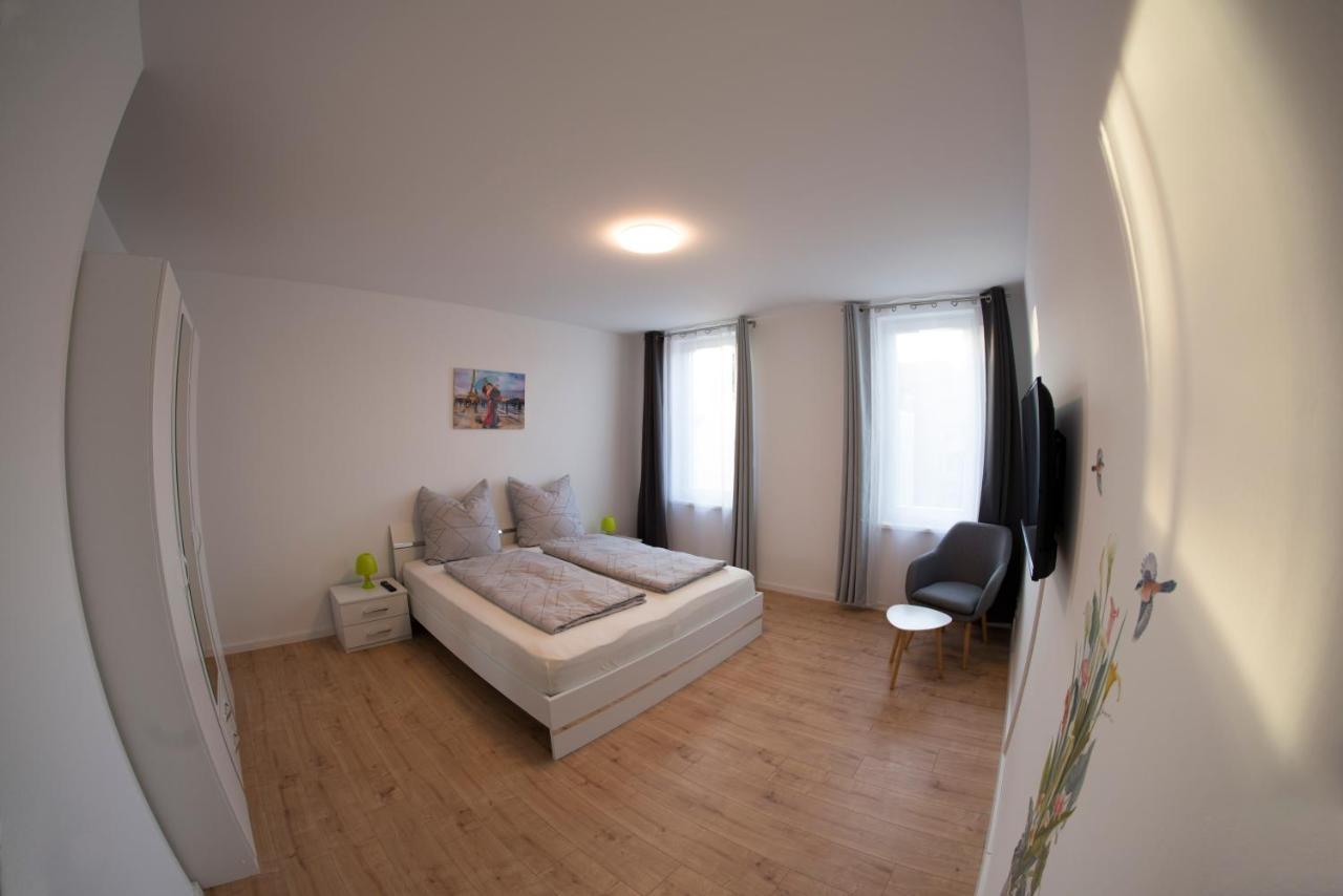 Schoene Ferienwohnung 78M2, 3 Schlafzimmer, 2 Baeder, Zentrumnah, 1Og Erfurt Extérieur photo