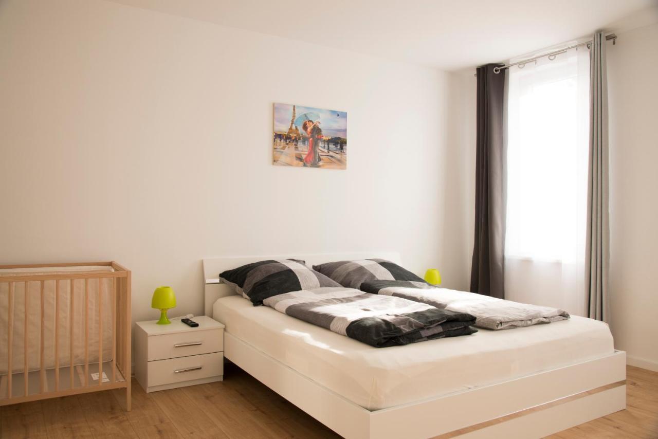 Schoene Ferienwohnung 78M2, 3 Schlafzimmer, 2 Baeder, Zentrumnah, 1Og Erfurt Extérieur photo