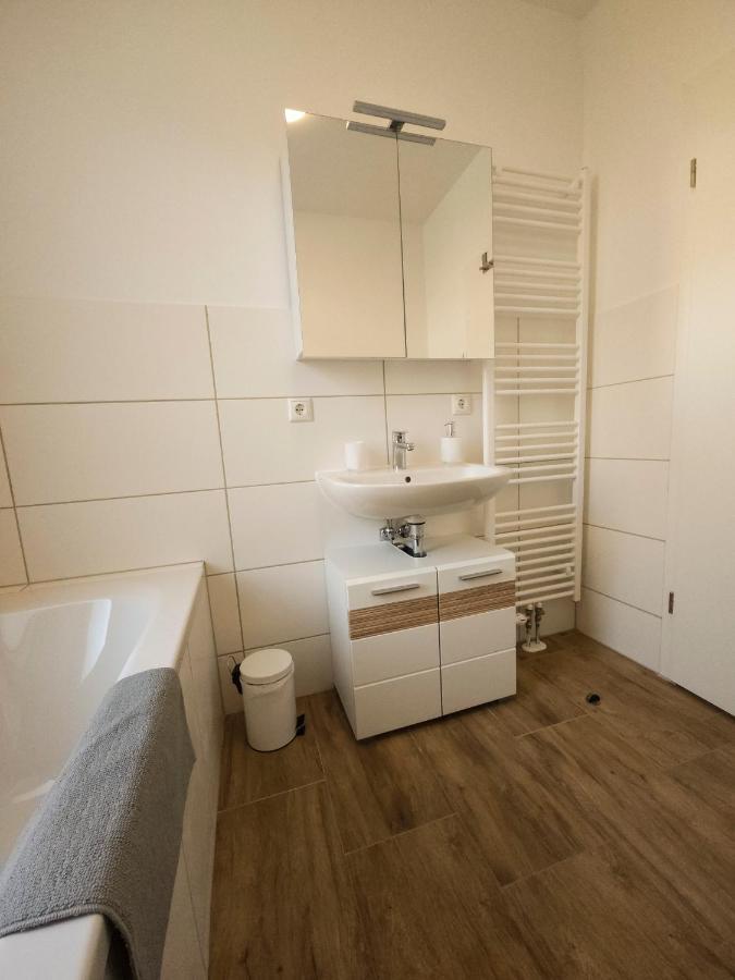 Schoene Ferienwohnung 78M2, 3 Schlafzimmer, 2 Baeder, Zentrumnah, 1Og Erfurt Extérieur photo