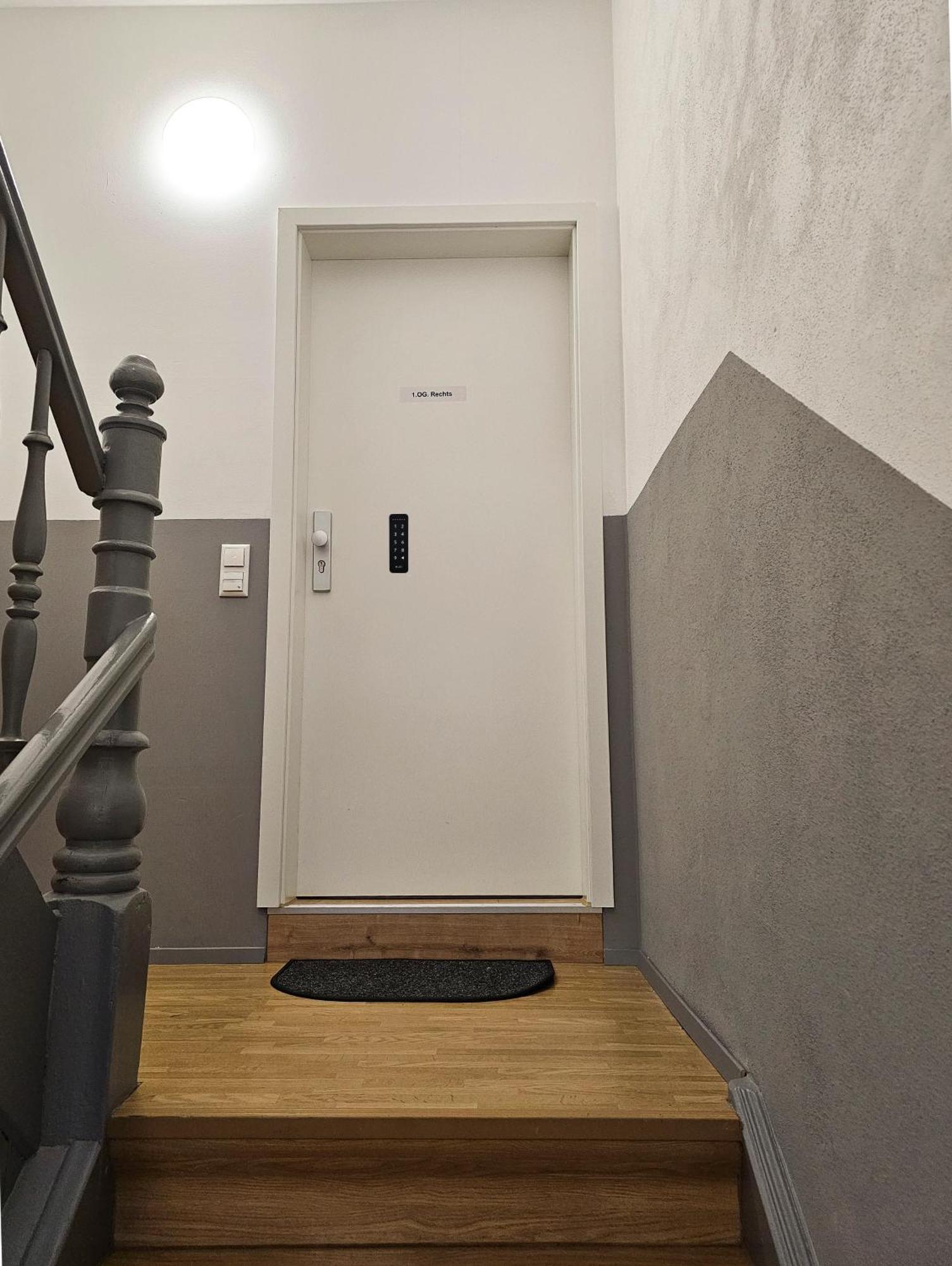 Schoene Ferienwohnung 78M2, 3 Schlafzimmer, 2 Baeder, Zentrumnah, 1Og Erfurt Extérieur photo